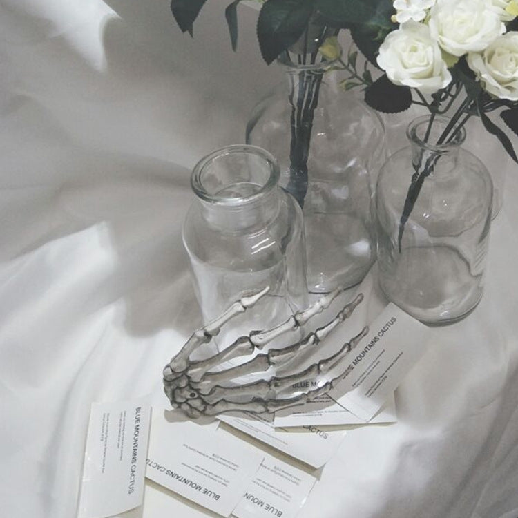 One Pair Halloween Skeleton Hands Haunted House Decoration Props, Size: 15.5 x 10cm