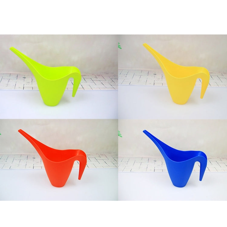 Long Mouth Watering Pot Plastic Sprinkler Pouring Pots,Capacity: 1.8L,Random Color Delivery