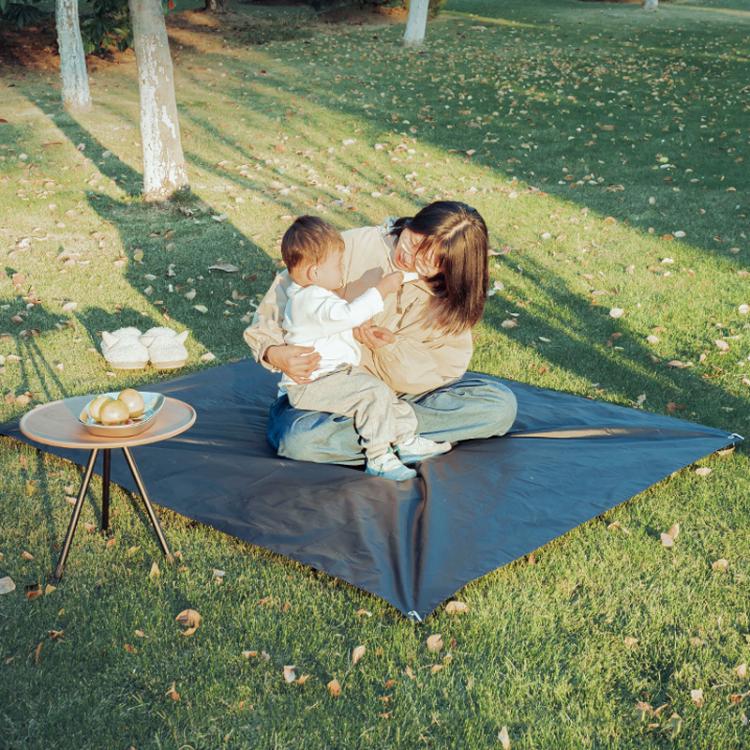 AOTU AT6238 153x143cm Ultra-thin Pocket Moisture Resistant Beach Mat Foldable Portable Picnic Mat